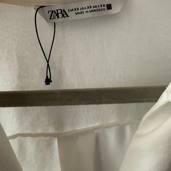 Women's Satin effect cropped blouse - Picture 2 of 3